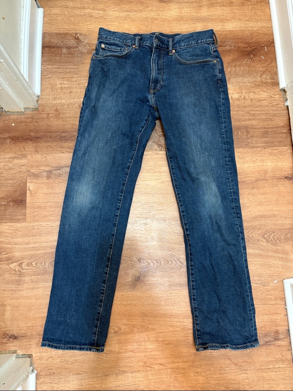 GAP Men's 32 X 32 Medium-Dark Blue Straight Jeans